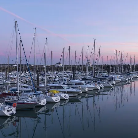 Jolie Maison Pour 4 Personnes Avec Jardin *